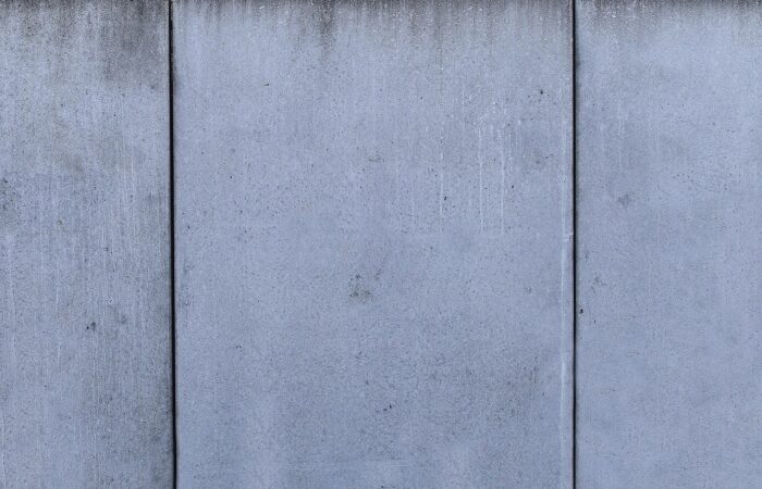 La_plaque_en_béton_pour_clôture_:_un_choix_de_matériel_durable_pour_votre_maison