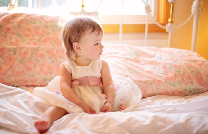 Une_chambre_bébé_fille_:_quand_et_comment_l’aménager_?